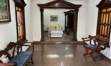 Apartamento à venda com 118m², 2 quartos sendo 1 suíte, sala, 3 banheiros e vaga demarcada em Santos