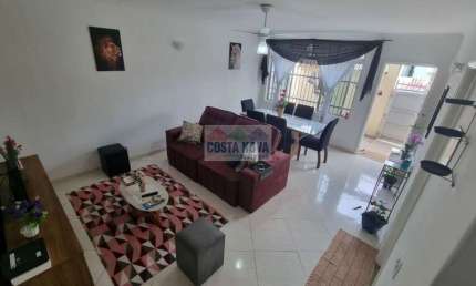 Sobrado com 131m², com 3 quartos e uma suíte em São Vicente