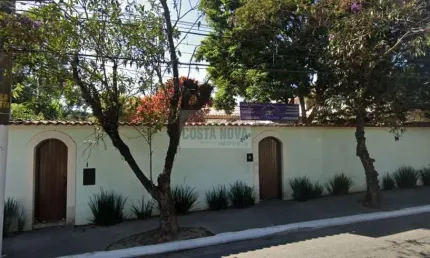 Excelente casa residencial/comercial. Ideal família grande ou para uma clinica de repouso