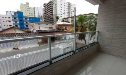 Casa de condomínio sobreposta alta 2 quartos e varanda na Tupi
