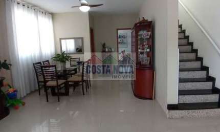 Casa sobrado, 6 quartos sendo 2 suítes, 4 banheiros, 1 vaga. Bairro Aparecida