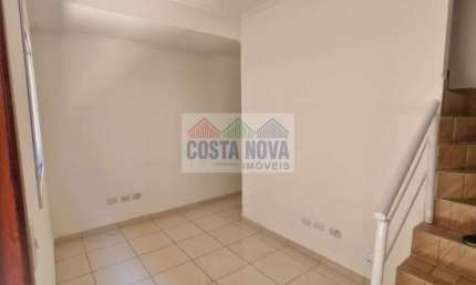 Casa assobradada  com 2 dormitórios e quintal privativo no bairro Sitío do Campo, Praia Grande