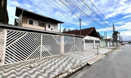 Sobrado com 3 quartos, 1 suíte, 3 banheiros, 2 vagas de garagem no bairro Antártica.