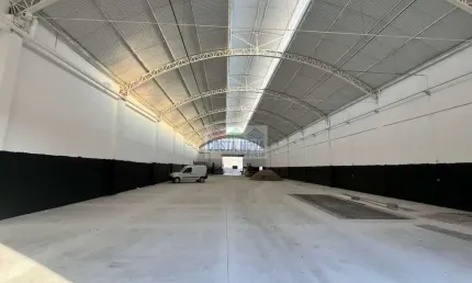 Galpão para locação com 2.000m², 15 vagas, 6 salas e 10 banheiros na região do Parque Novo Mundo