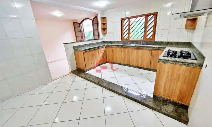 Casa para alugar com 3 quartos, suíte e 4 vagas no Bairro Eldorado em Contagem/MG