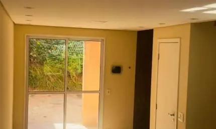 Casa em Condomínio para Venda ou Locação em Cotia - Jardim Petrópolis: 2 Quartos, 1 Sala, 2 Banheiros, 2 Vagas de Garagem, 66m²