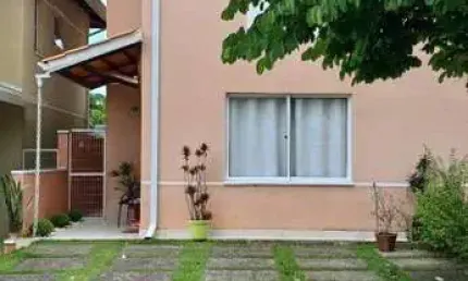 Casa em Condomínio à Venda em Cotia-SP, Bairro Jardim Petrópolis - 3 Quartos, 1 Suíte, 2 Salas, 2 Vagas de Garagem - 82m²