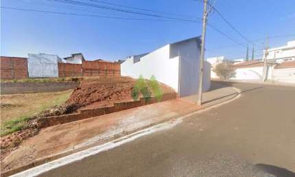 Terreno à venda no Jardim Ypê, Botucatu 