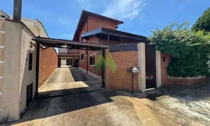 Sobrado 2 Suites 04 Vagas de Garagem Cobertas a Venda - Chacara dos Pinheiros - Botucatu/SP