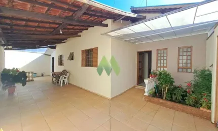 Casa 03 Dormitorios a venda – Jardim Itamarati - Botucatu/SP