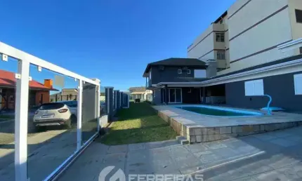 Sobrado com 6 Dormitórios, Piscina e Vista para o Mar – Tramandaí para Locação Anual