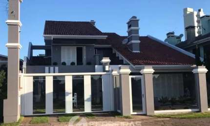 Casa ampla e moderna para locação anual em Tramandaí