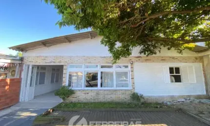 Locação Anual em Tramandaí – Casa Ampla com Potencial Residencial ou Comercial na Av. Emancipação!