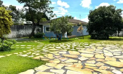 Casa com PREÇO DE LOTE/TERRENO - Casa térrea desocupada O Condomínio Solar de Brasília Quadra 02