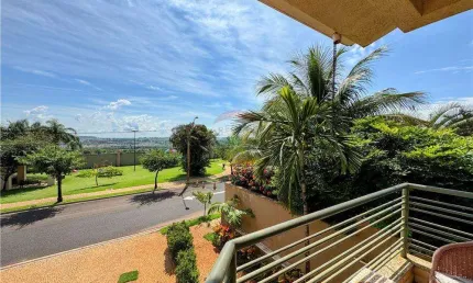 Casa Condomínio Guaporé 1. Face sombra. Vista Livre Área total: 526 metros e construída 367 metros