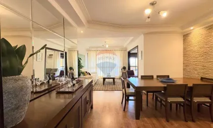 Apartamento no Edifício Pennsylvania no 5º andar - 155,96 m² de área útil; - 3 suítes; - 5 banheiros; - 2 vagas de garagem