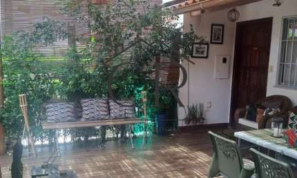 Excelente casa em Buraquinho, com 3/4 em condomínio fechado!