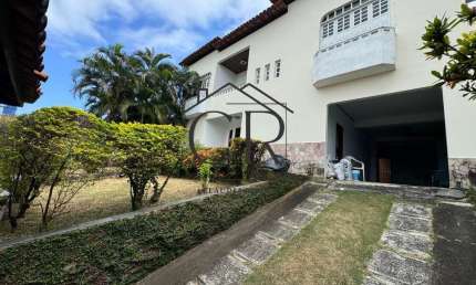 Fantástica casa em condomínio com portaria 24h, espaço e conforto para toda família!