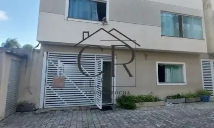 Casa duplex com 3 suítes a poucos metros do mar, na Praia do Flamengo!