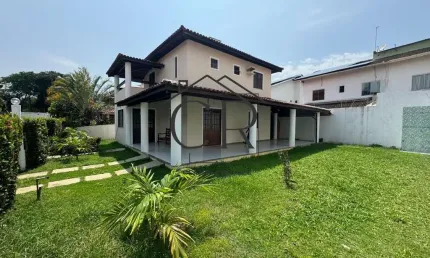 Excelente casa em condomínio fechado com mega área externa privativa!