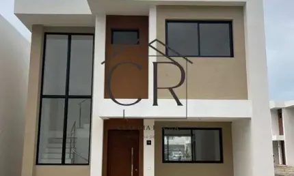 Maravilhosa casa no condomínio Essence em Buraquinho!