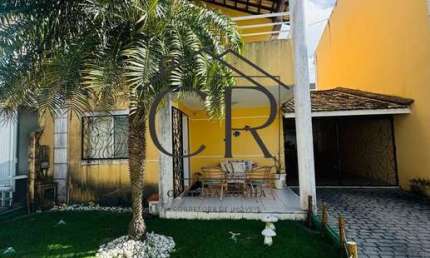 Maravilhosa casa em condomínio super bem localizado!