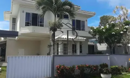 Maravilhosa casa em condomínio fechado com excelente área verde!