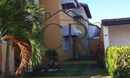 Linda casa em condomínio fechado super bem localizada!