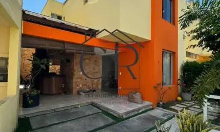 Mega maravilhosa casa em condomínio, energia solar, varanda gourmet com jacuzzi!
