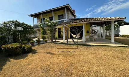 Impecável casa em alameda fechada no coração de Vilas do Atlântico