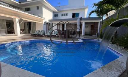 Maravilhosa casa em condomínio fechado com total infraestrutura!