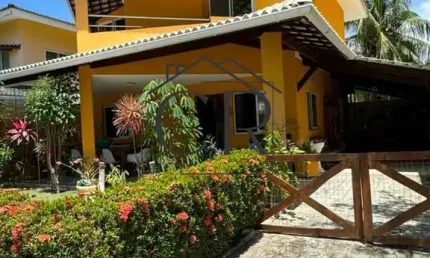 Casa muito bem conservada, com painel solar, em um excelente condomínio dentro do Foz do Joanes!