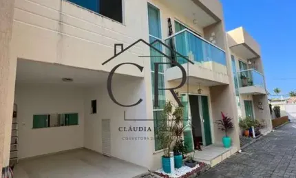 Linda casa totalmente decorada em condomínio fechado, pronta para morar!