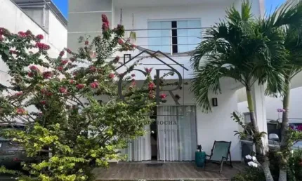Duplex em condomínio fechado com infraestrutura completa!