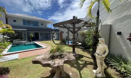 Fantástica casa em Alemeda fechada no coração de Vilas do Atlântico, porteira fechada!