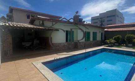 Linda casa térrea em Vilas do Atlântico, alameda  fechada com segurança 24h, super bem localizada!