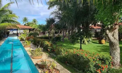 Um charme de casa térrea com ar puro e muitas árvores frutíferas nesse maravilhoso terreno!!