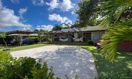 Belíssima casa térrea com mega área externa em Busca vida!!