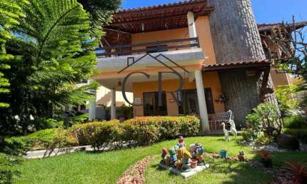 Belíssima casa em condomínio clube, pronta para morar, com piscina privativa e energia solar!