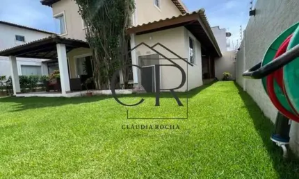 Um verdadeiro espetáculo de casa em condomínio fechado com infraestrutura de lazer!!