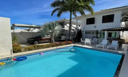 Casa em Vilas do Atlântico próxima a praia, com 4 suítes!