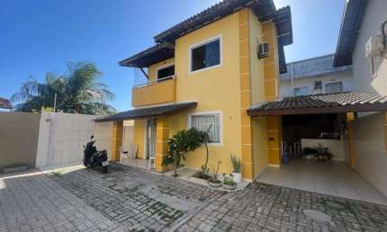Linda casa em condomínio fechado, próxima  a praia de Ipitanga!!
