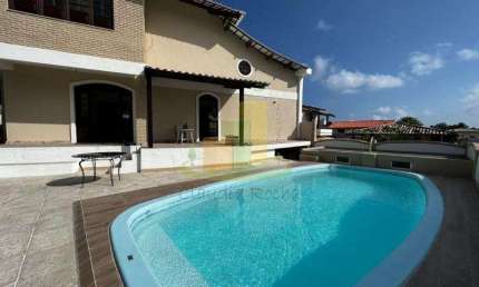 Maravilhosa casa com piscina privativa no coração de Vilas do Atlântico