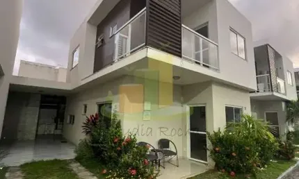 Maravilhosa casa em condomínio com portaria 24h e excelente infraestrutura