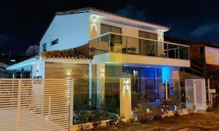 EXCELENTE CASA EM CONDOMÍNIO FECHADO COM PORTARIA 24H, PRONTA PARA MORAR!!
