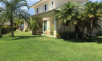 LINDA CASA COM ÓTIMA INFRAESTRUTURA DE LAZER E A APENAS 10M DE UMA DAS PRAIAS MAIS LINDAS, APROVEITE ESSA OPORTUNIDADE !!!