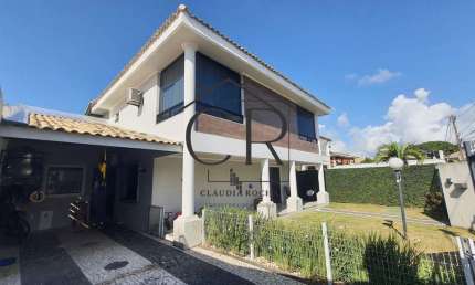 Linda casa em condomínio fechado na Priscila Dutra, pronta para morar!