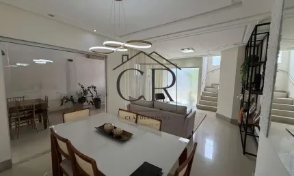 Excelente casa duplex em Buraquinho, com 4 suítes! Condomínio com energia solar!