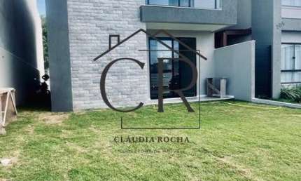Oportunidade única! Casa recém finalizada em Abrantes, em condomínio fechado!