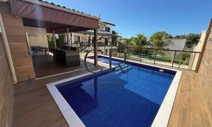 Impecável! Casa em alameda com portaria 24h, no coração de Vilas do Atlântico!